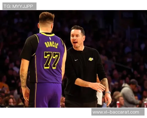 雷迪克透露东契奇詹姆斯今日进行个人技术训练东契奇健康状况良好