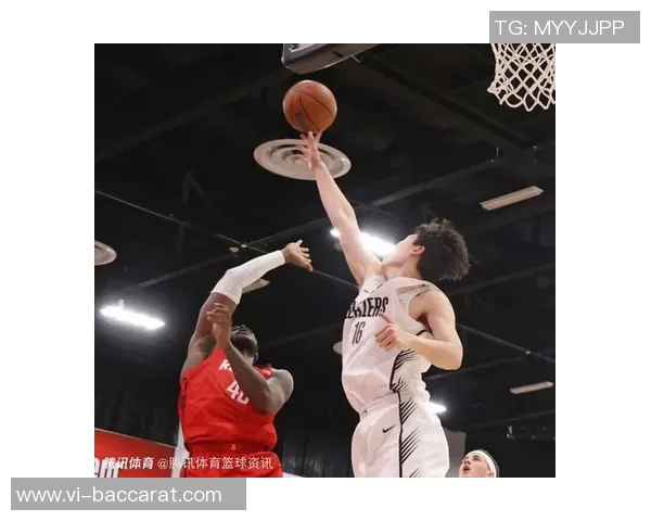 拓媒分析杨瀚森打球风格与球队中锋表现的对比与思考